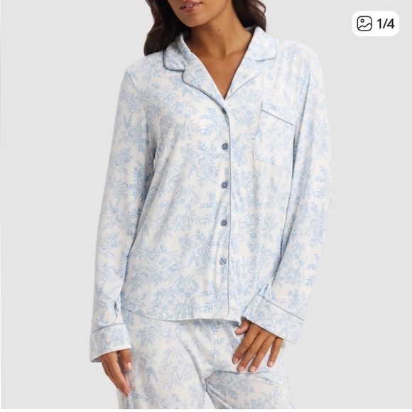 cozy earth Other - Cozy Earth White & Blue Floral Stretch Knit Long Sleeve Pajamas